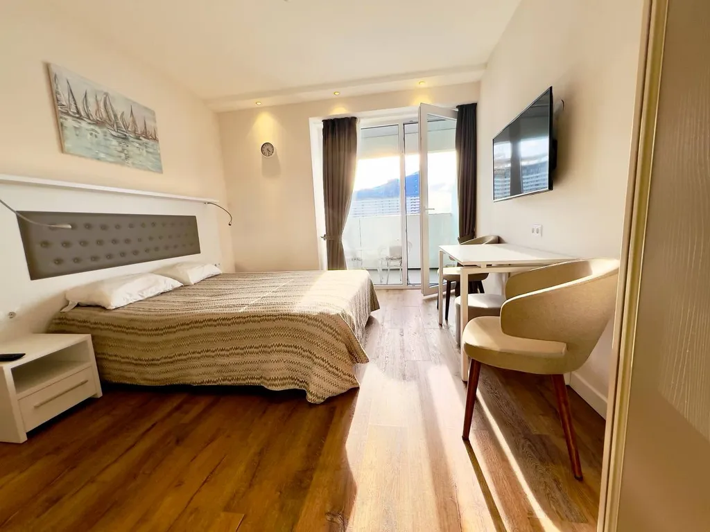 Alliance Palace, вид на закат, море и поющие фонтаны