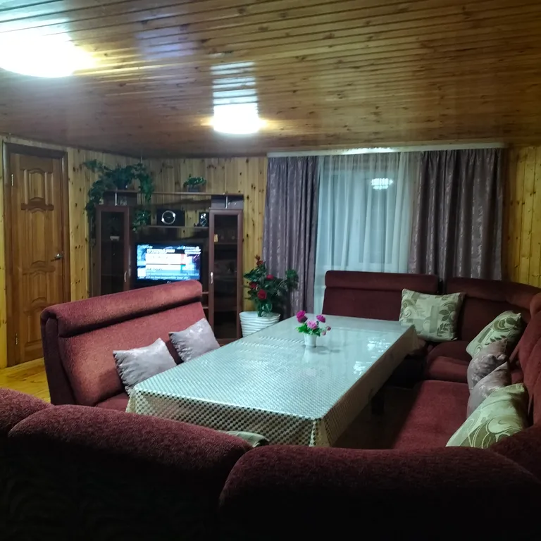 Дом коттедж в черте города