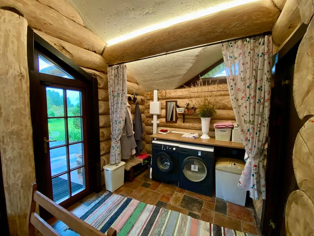 Большой дом у реки с баней в 2 часах от СПб