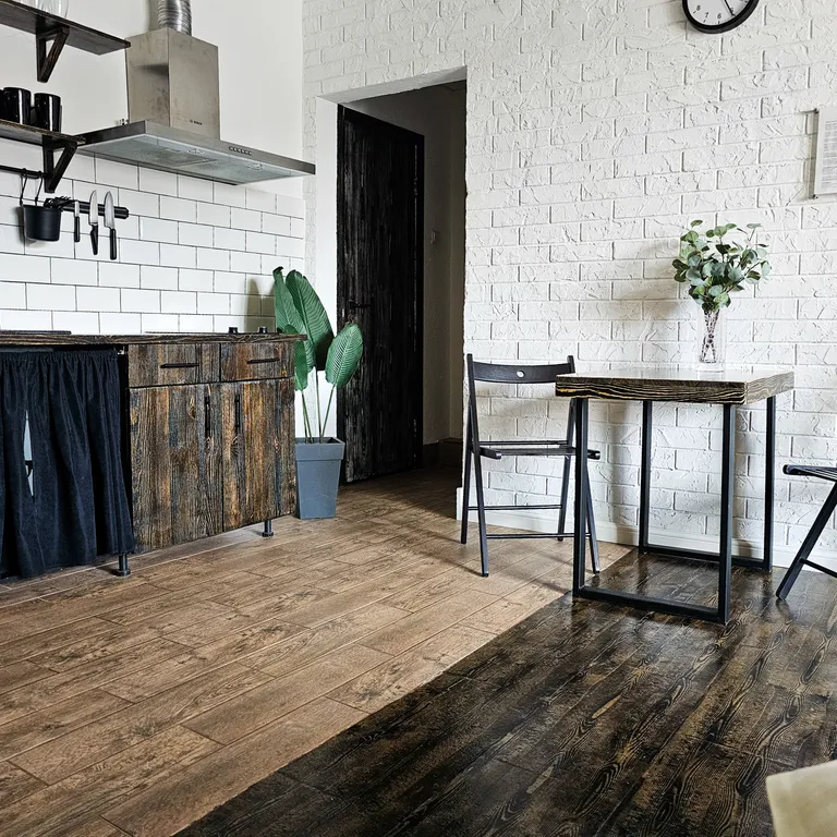 Студия с большой кроватью и ванной, кофемашиной и оплаченным кинотеатр