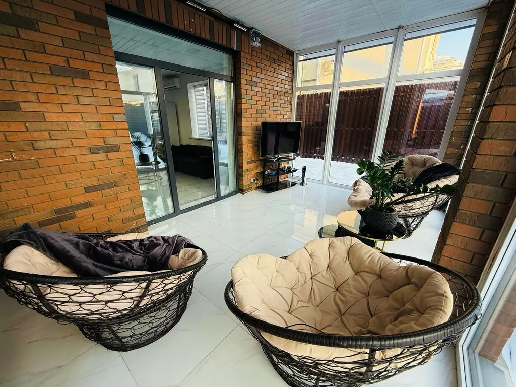 Современный коттедж в черте города