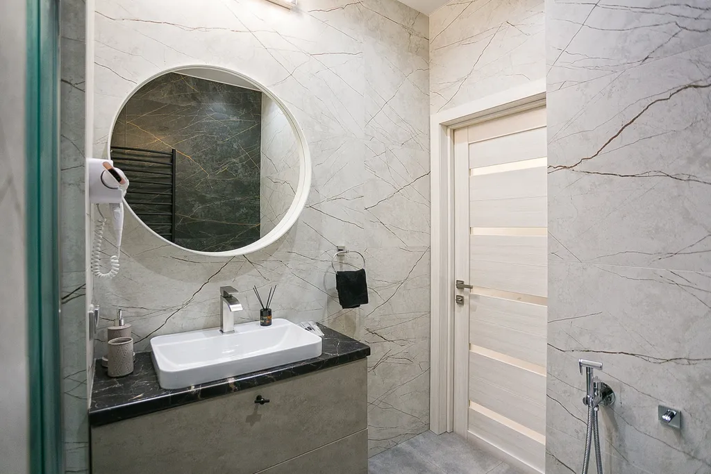 Современная квартира с террасой в приморском парке