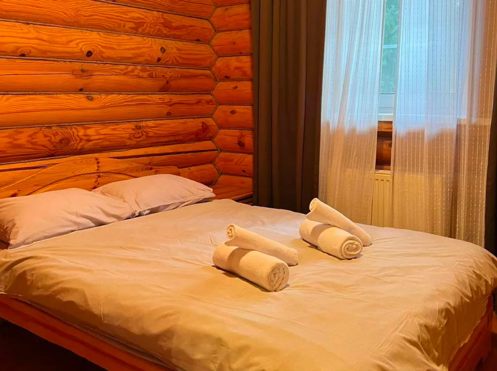 Загородный коттедж для компании в лесу на берегу реки Ока