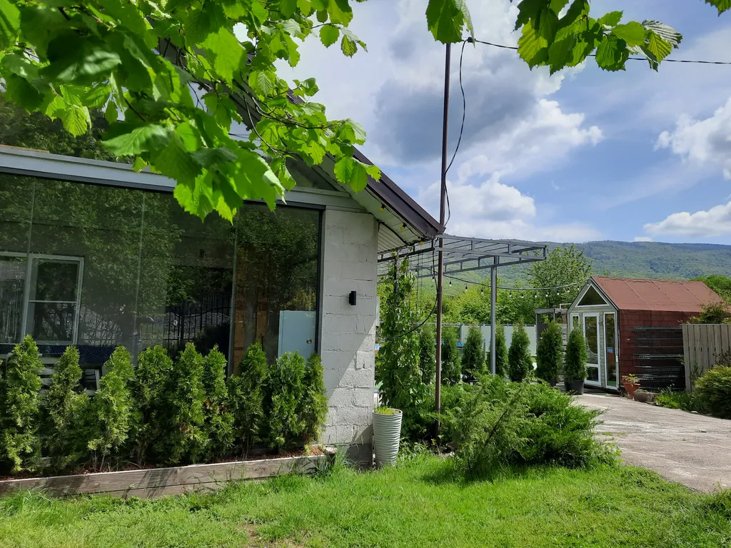 Милый домик в стиле прованс с камином, горячей купелью, баней, бассейном