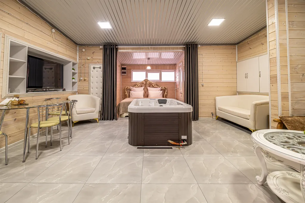 Дом с джакузи