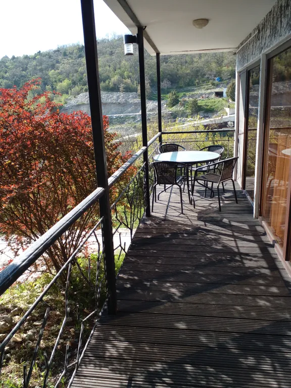 Дом на склоне