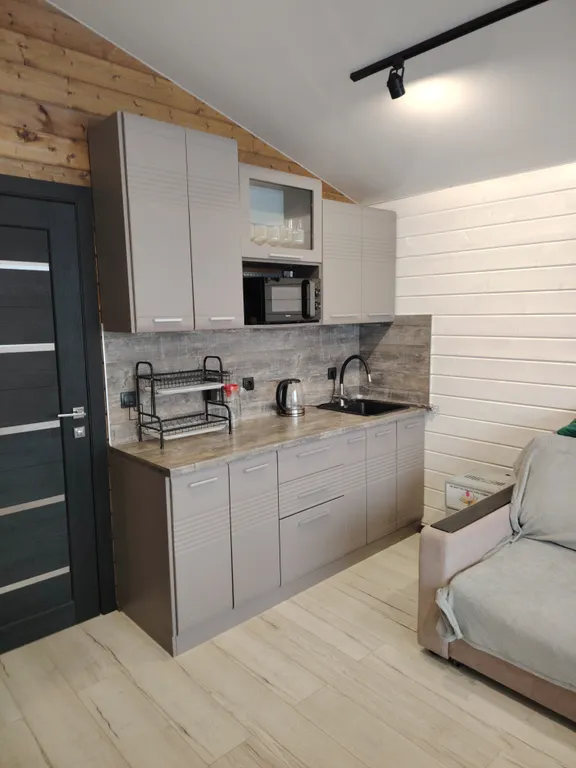 Уютный дом с баней и бассейном на берегу реки Волхов