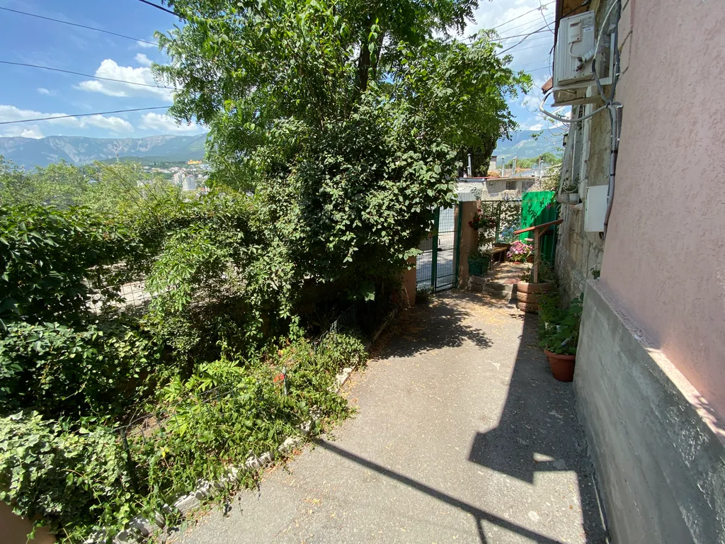 Коттедж Дом с видом на море и горы — Ялта