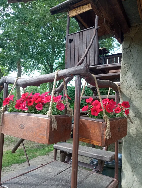 Агроусадьба в хуторской тиши с камином, сеновалом и сном на пчелах