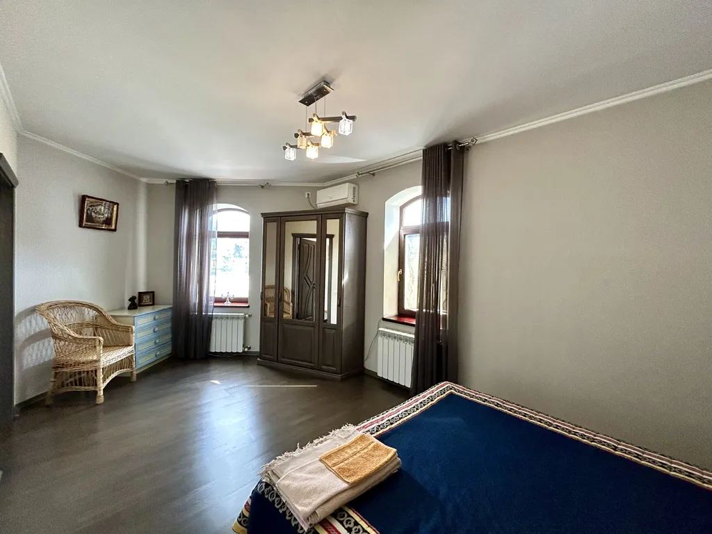 Вилла с бассейном и сауной в центре Ялты