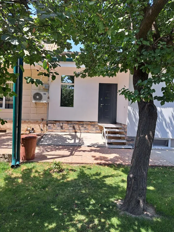 Апартамент с садом