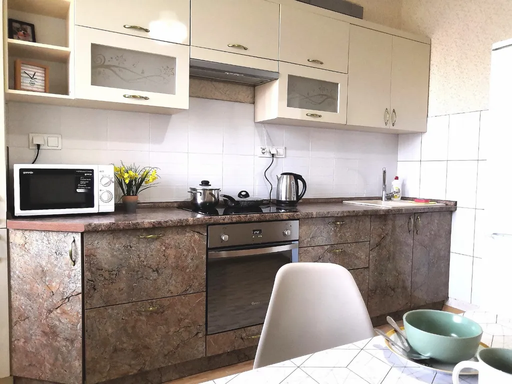 Напротив ледового дворца на набережной в элитном доме