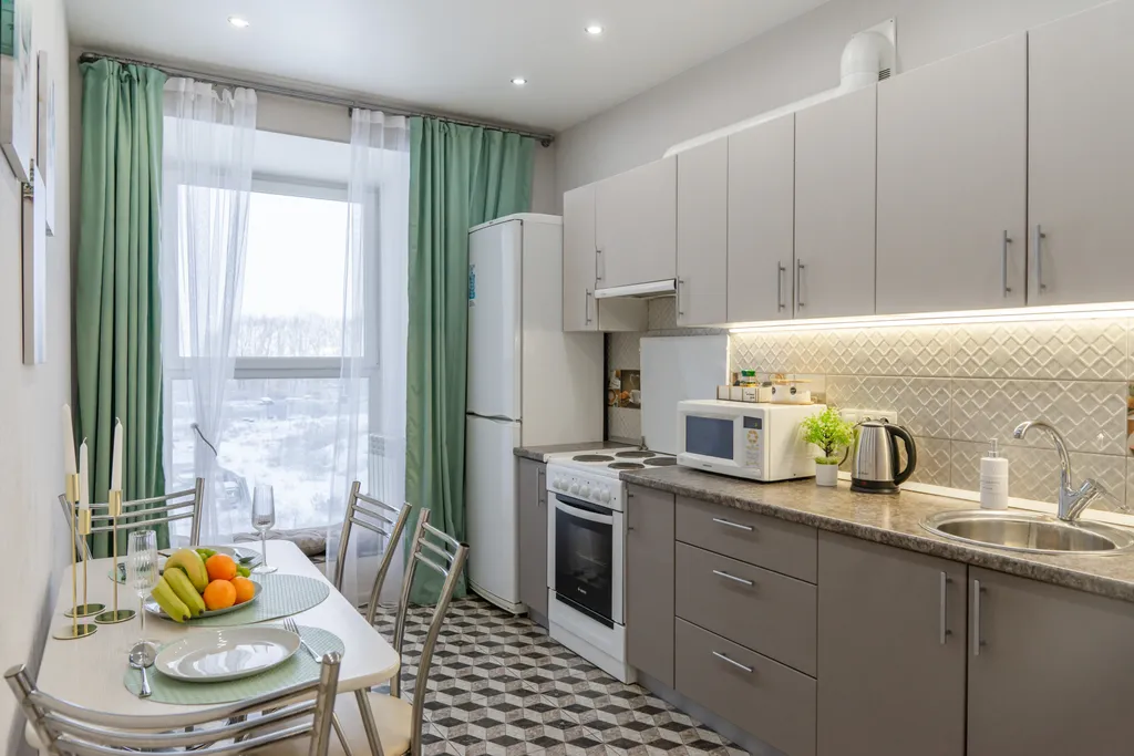 Панорамные окна в пол с потрясающим видом на закат