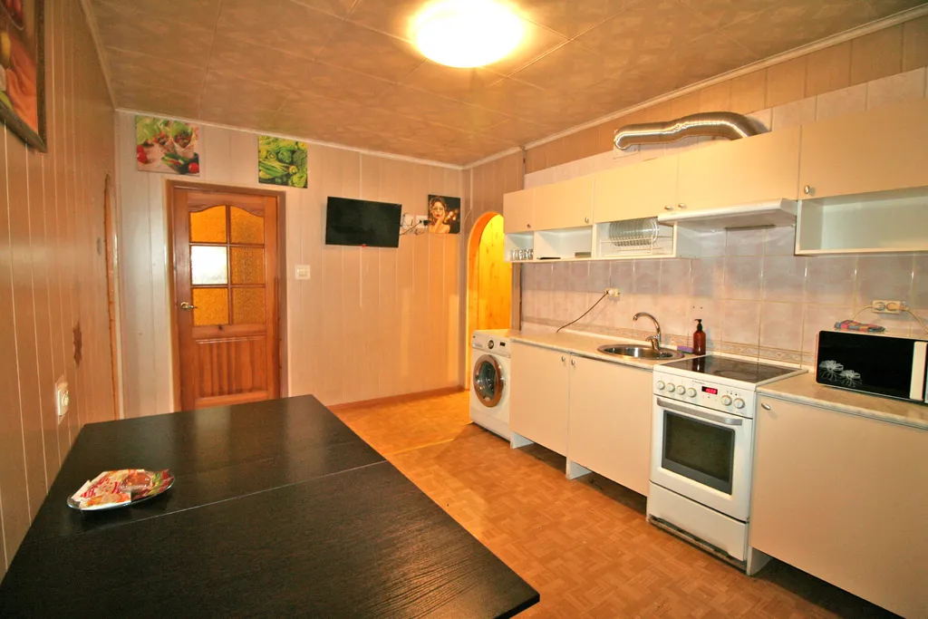 Квартира Большая 4-комнатная квартира Командная — Кириши