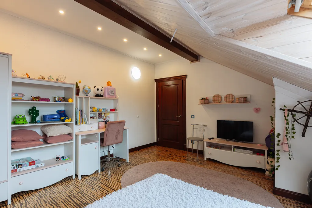 Шикарный дом из сруба с баней и бассейном