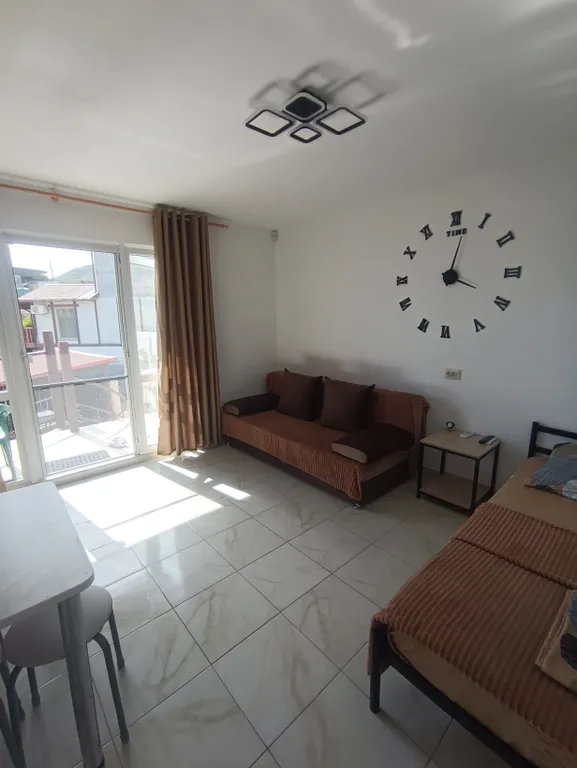 Уютная студия с кухней и видом на море.