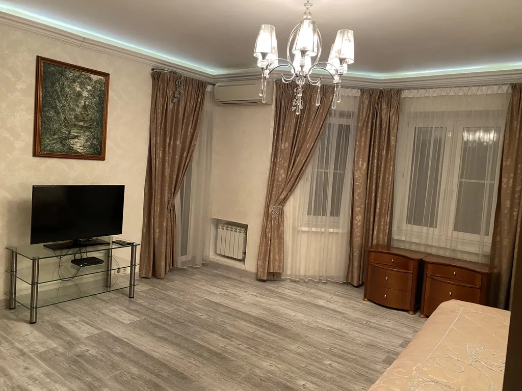 Дом с бассейном в лесу