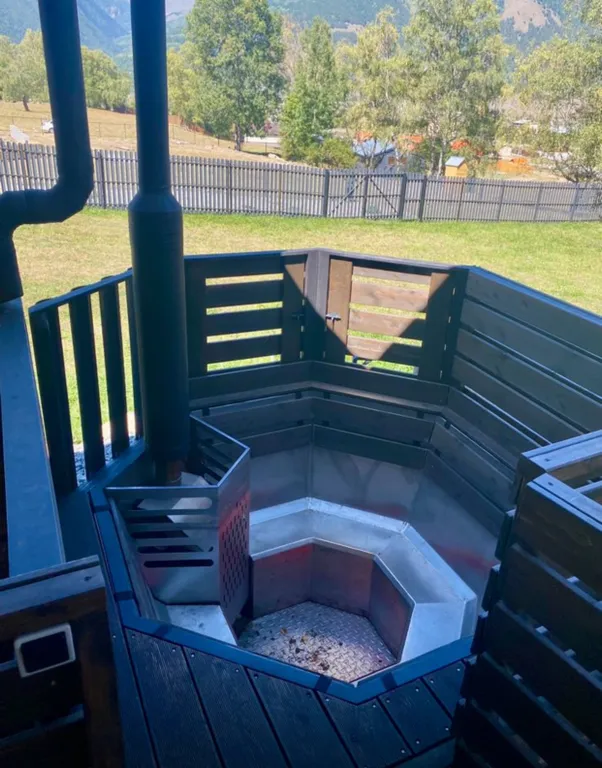 Уютный домик в горах на две семьи