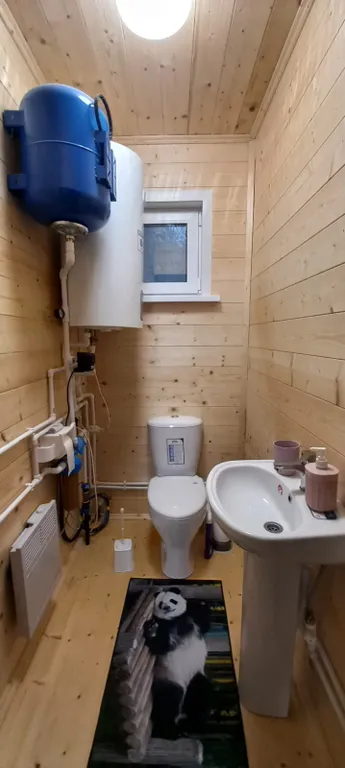 Дом с баней в тихом месте