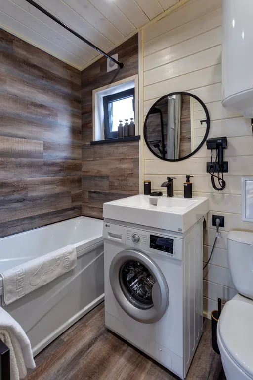 Современный дом на берегу моря