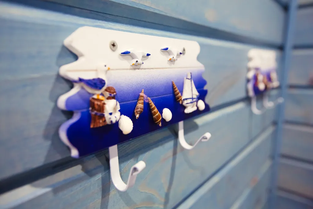 Панорамный коттедж в морском стиле с видом на озеро