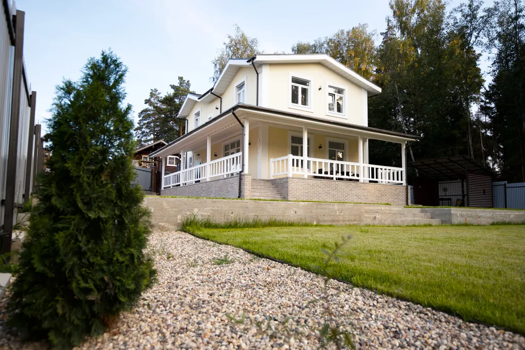 Уютный дом у леса