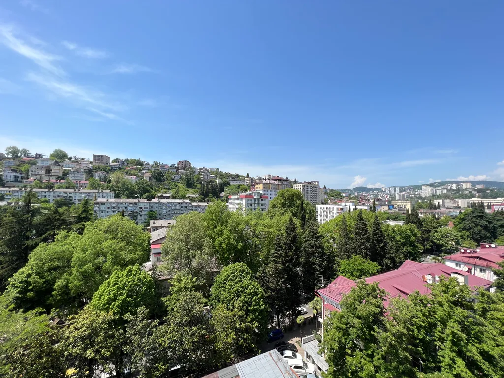 Квартира Квартира Уютная трешка в центре с видом на город и двумя санузлами — Сочи