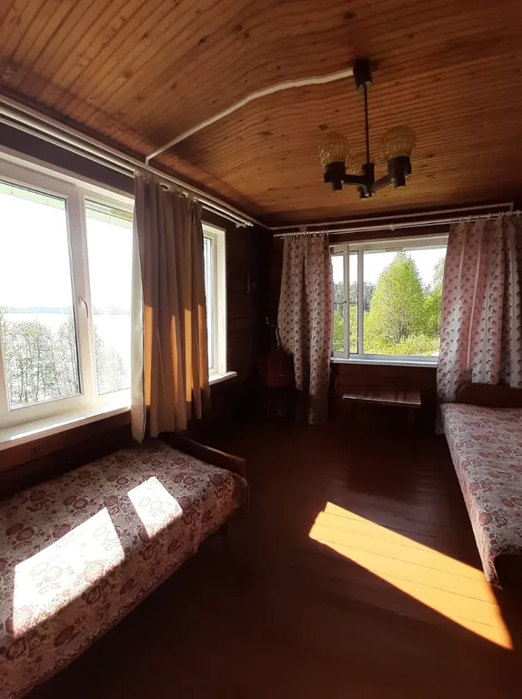 Дом на берегу озера