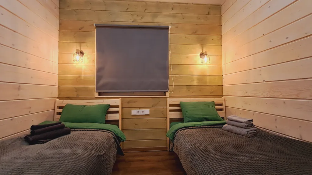 Уютный дом в еловом лесу