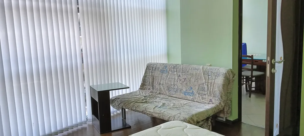 Трехкомнатная с балконом