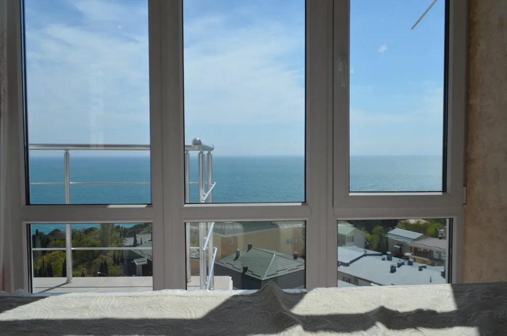 Стильная квартира студия с шикарным видом на море в Мисхоре