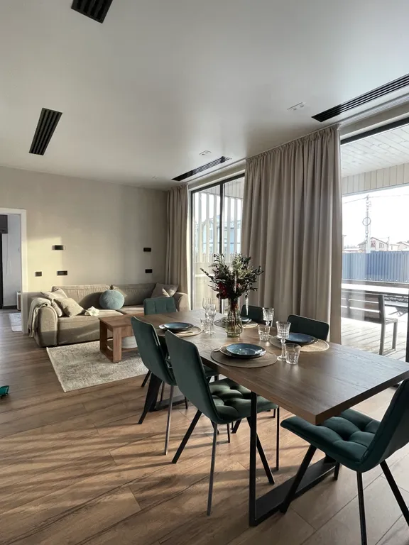 Современный дом рядом с комплексом Сорочаны