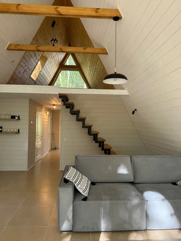 Коттедж Большой треугольный дом 90м2 с завтраком — Куровское