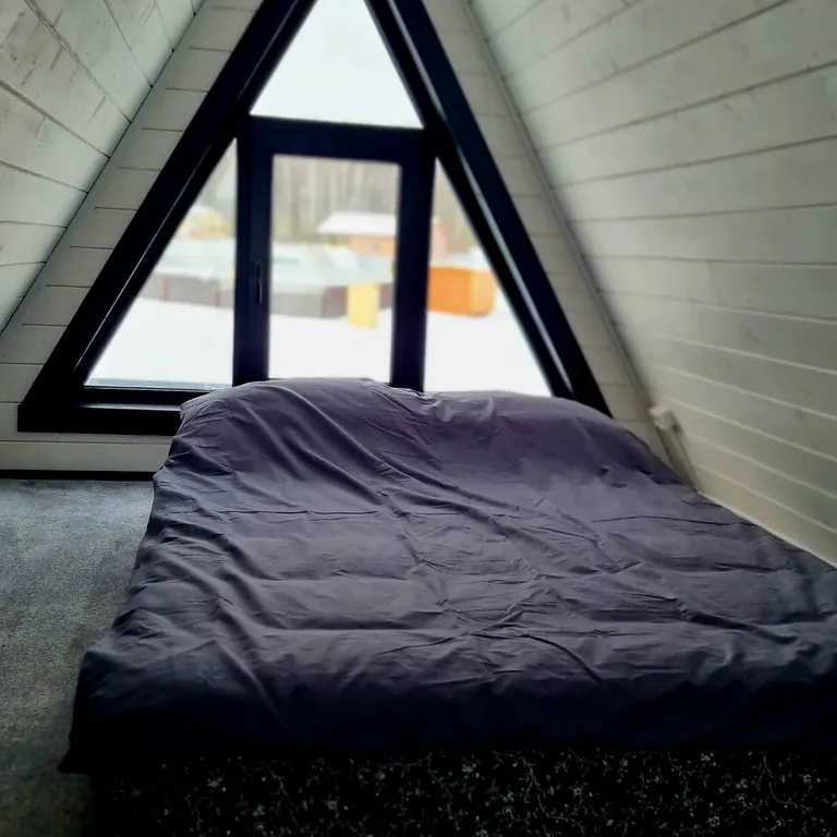 Домик у озера