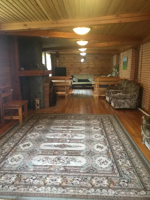 Эко-дом шале с камином на краю леса с видом на горную местность