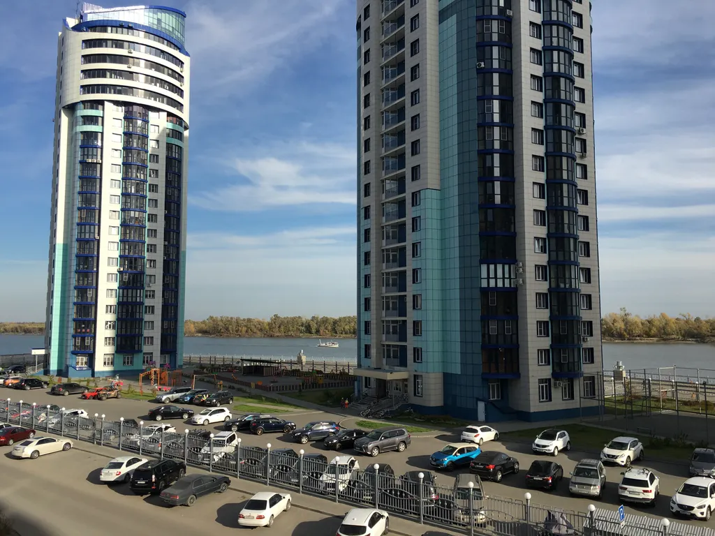 Апартаменты на набережной в новом доме с видом на реку