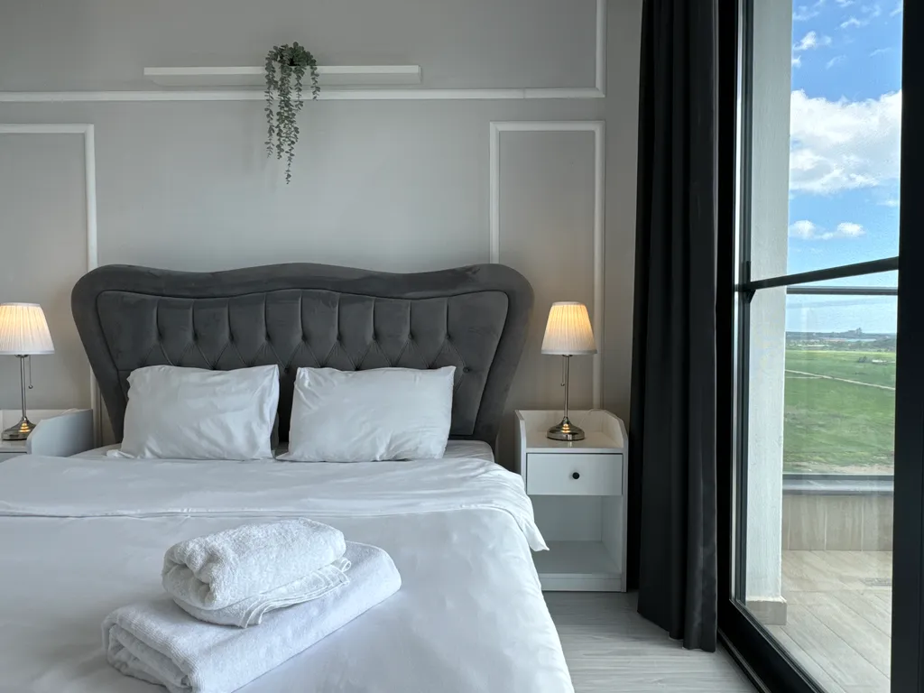 Стильные апартаменты с видом на море