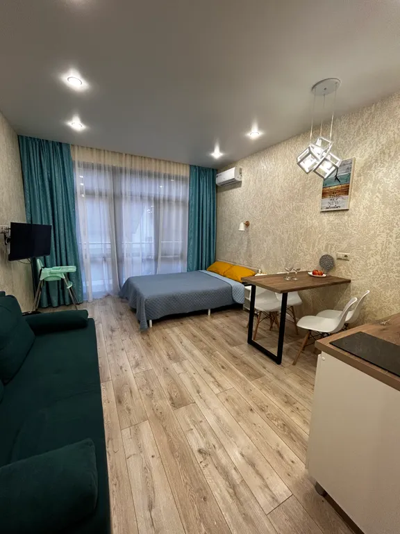 Уютная студия с видом на лес