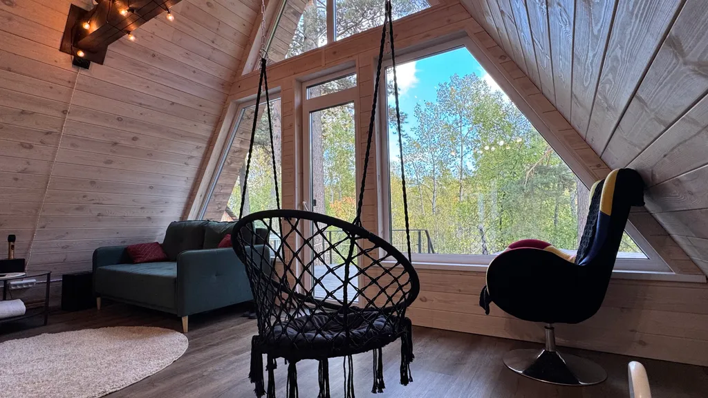 Дом на обрыве с чаном в терассе