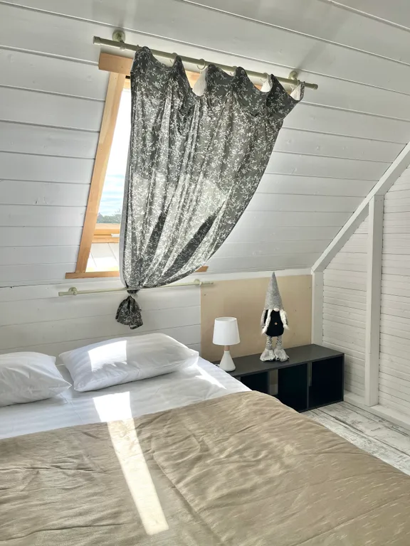 Благоустроенный дом у реки