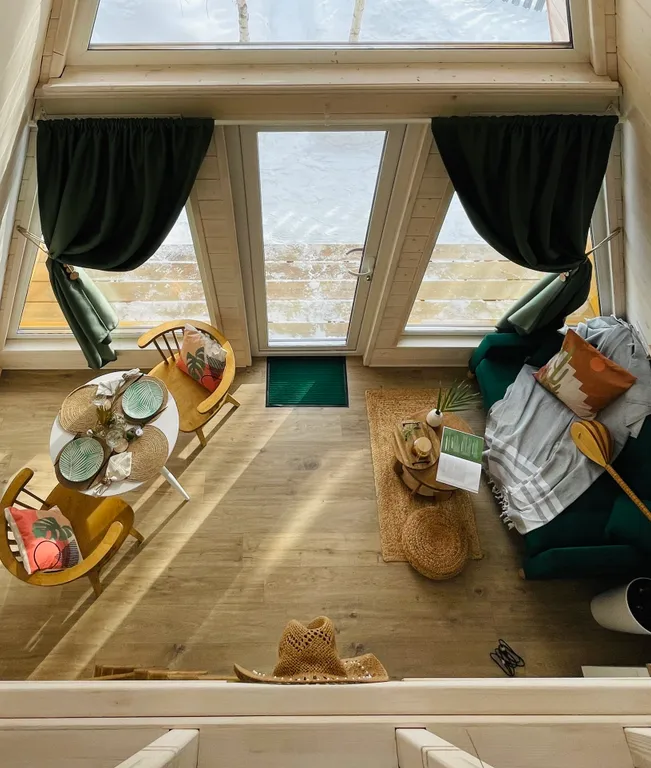 Треугольный дом