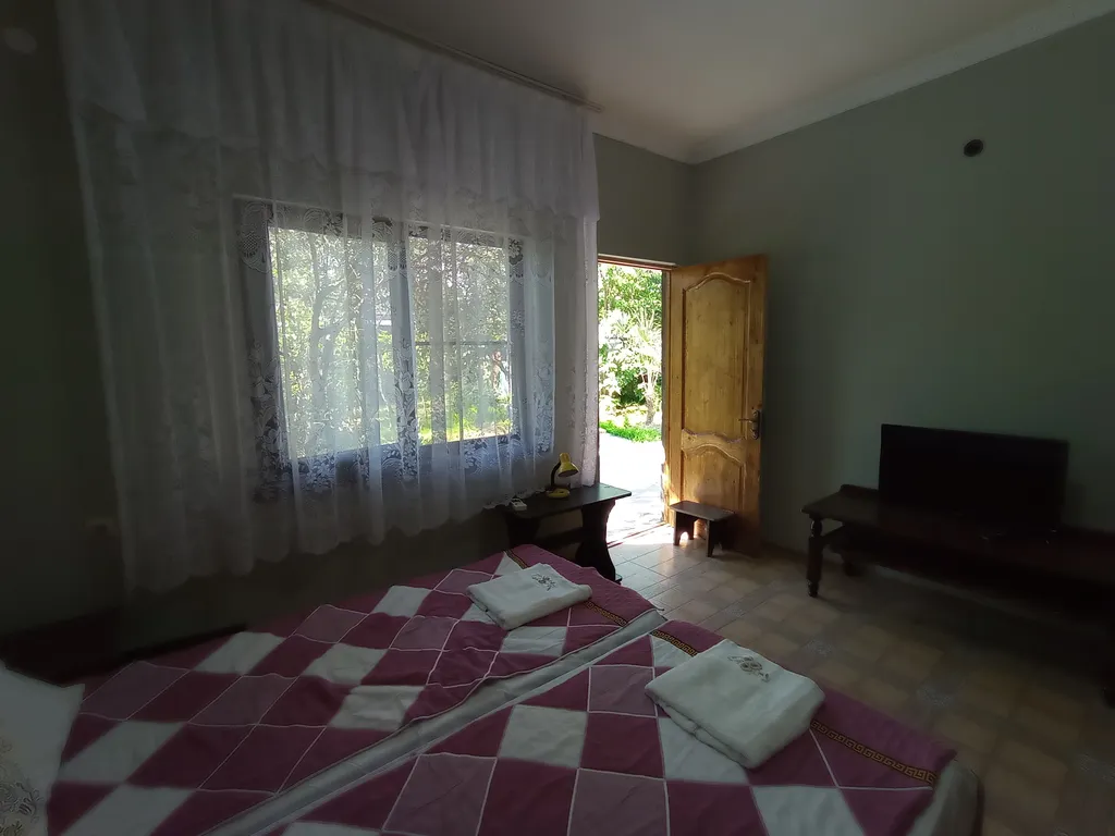 Коттедж в саду у Веры