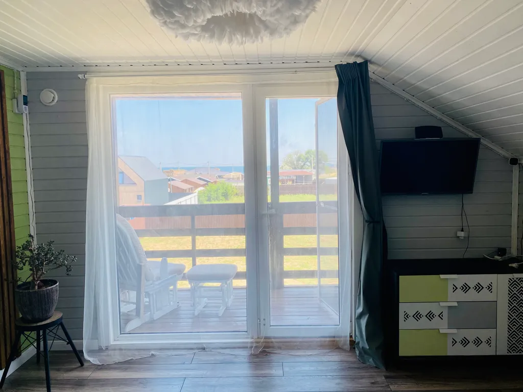 Коттедж Коттедж для семьи на море — Кучугуры