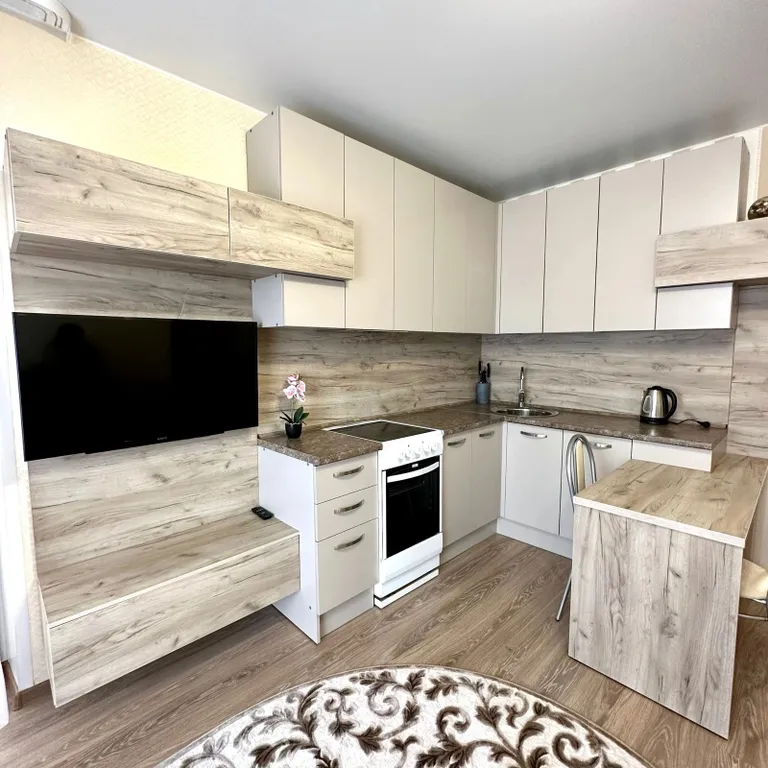 Квартира-студия с новой кроватью и кондиционером