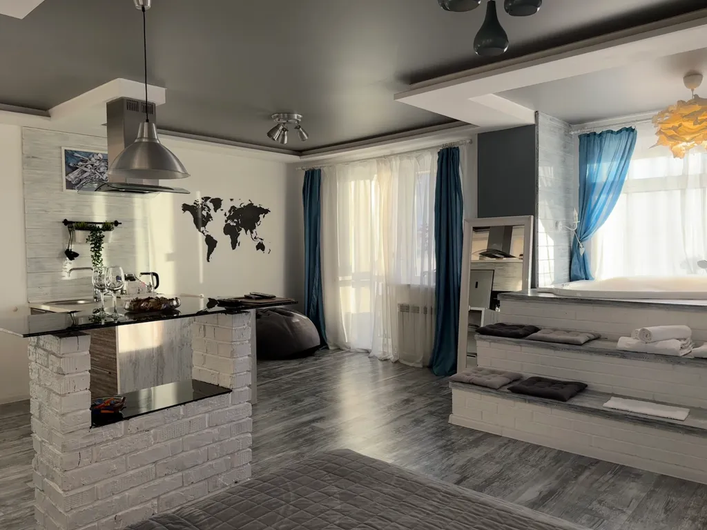 Квартира Платиновая с джакузи у окна и видом на Волгу