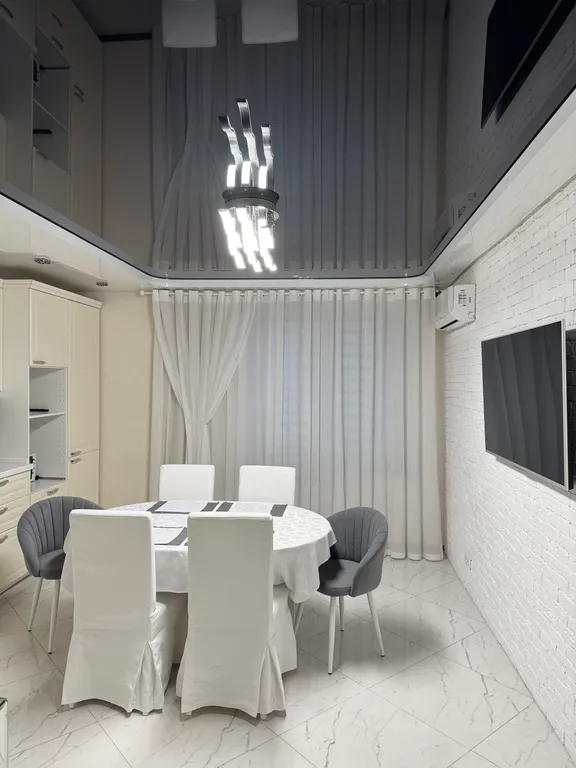 Трехкомнатная квартира на Парнасе