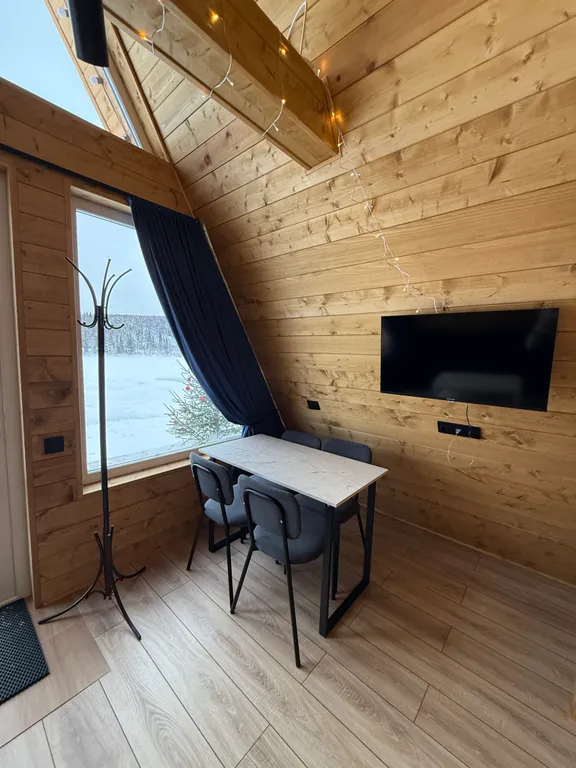 Домик на берегу реки Вишера