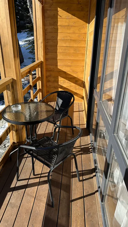 Студия с балконом и красивым видом