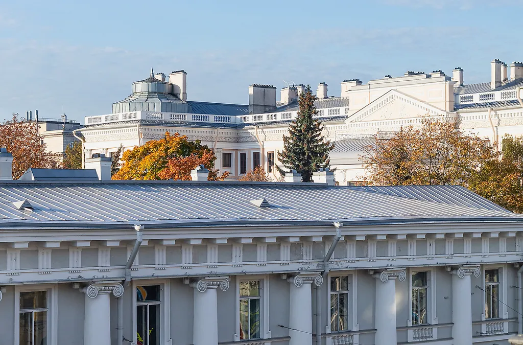 Дизайнepcкие апартаменты с великолепным видом нa Фонтaнку