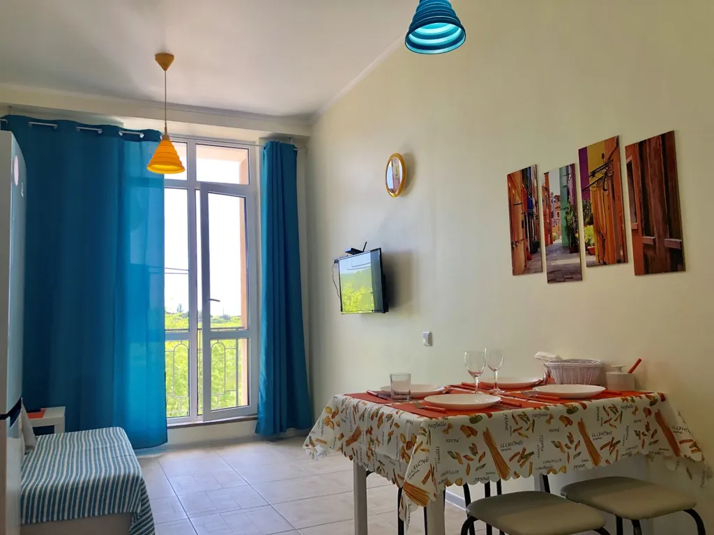 Квартира Квартира Дизайнерская прелестная евродвушка на берегу моря — Геленджик